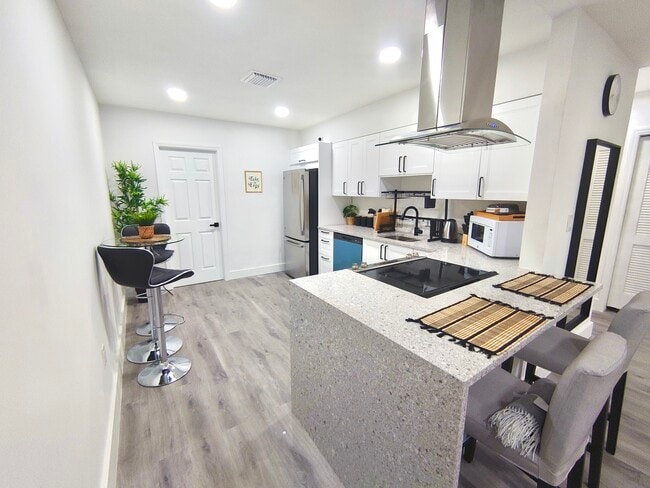 Building Photo - 143 NE 183rd Ter