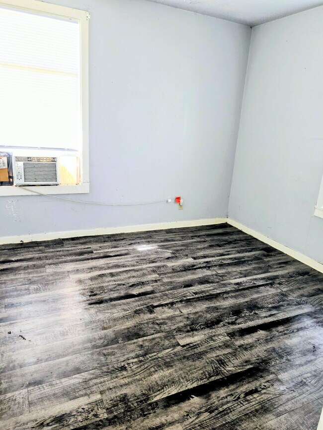 Foto del edificio - 1318 W 10th St