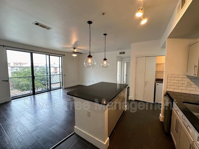 Foto del edificio - 4605 Cedar Springs Rd