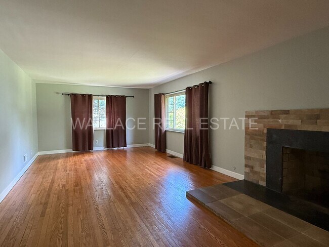 Building Photo - CHARMING STONE HOUSE IN SoKno w/ 3 BDRMS and 2 BATHS