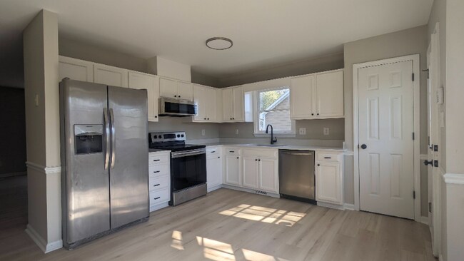 Foto del edificio - 5232 Baywood Forest Dr