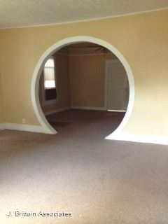 Building Photo - 1315 E 10th St