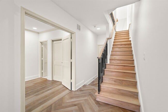 Photo - 4030 Gilbert Ave Apartment