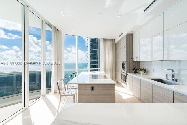 Foto del edificio - 16001 Collins Ave