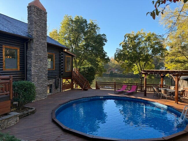 Fantástica cabaña de troncos completa - 1011 Lake Shore Dr