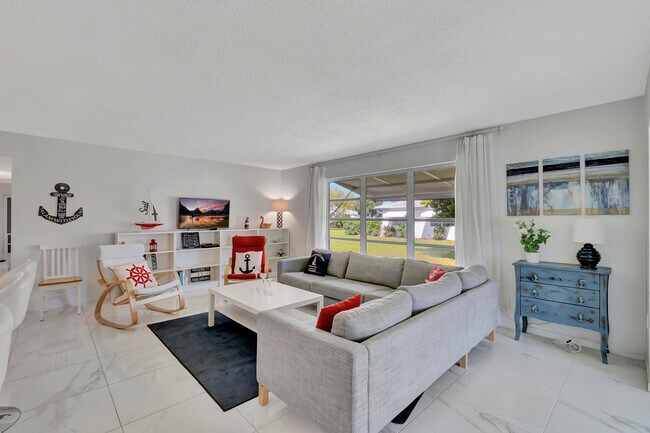 Building Photo - 1182 S Drive Cir