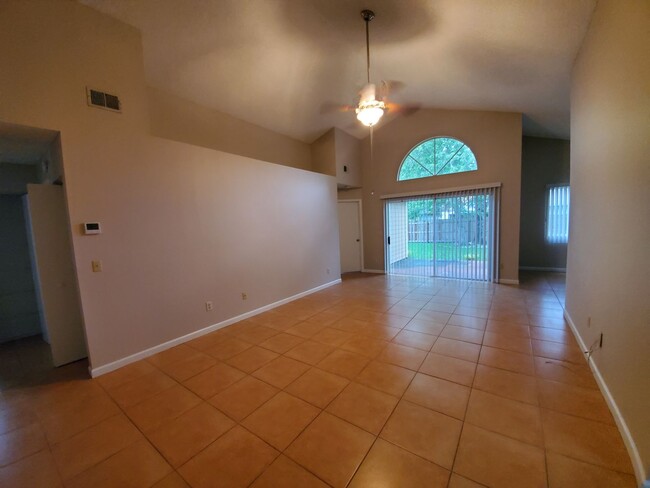 Foto del edificio - 129 Edgewater Cir