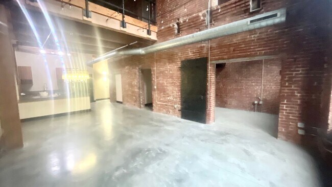 Building Photo - 1114 Lucas Ave