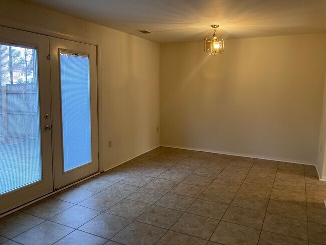 Foto del edificio - 9640 Greenmeadow Cir