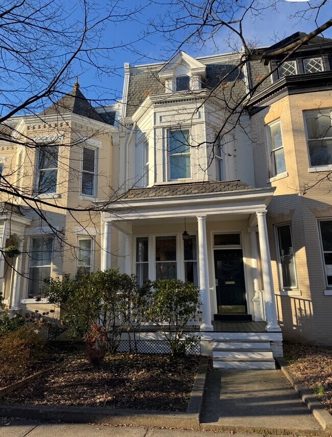 Front Entry - 1843 W Grace St