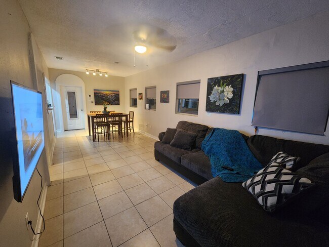 Foto del edificio - 2138 Tilden St