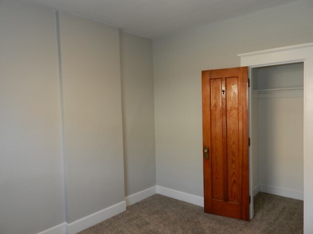 Building Photo - 814 E 2nd St