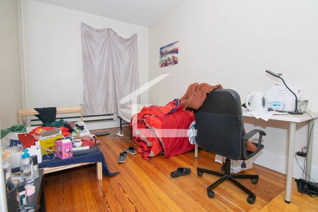 Building Photo - Harvard St Near Brighton Ave 9/1  Split 2 bed 1100 per person Students ok Walk to everything in A...
