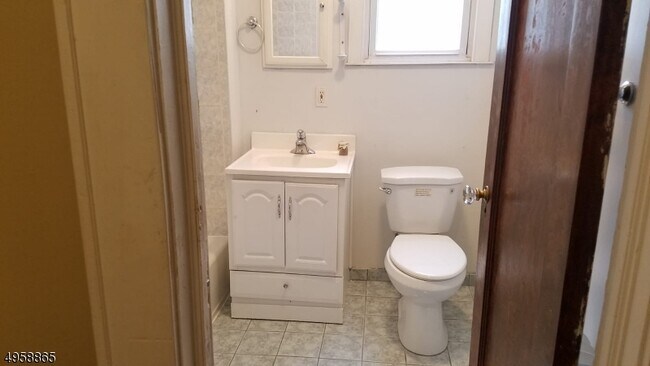 Foto del edificio - 35 Monticello Ave