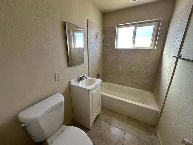 Building Photo - N Swan Rd