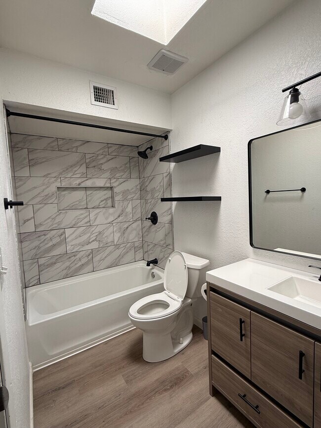 Building Photo - 3052 N Cherry Ave