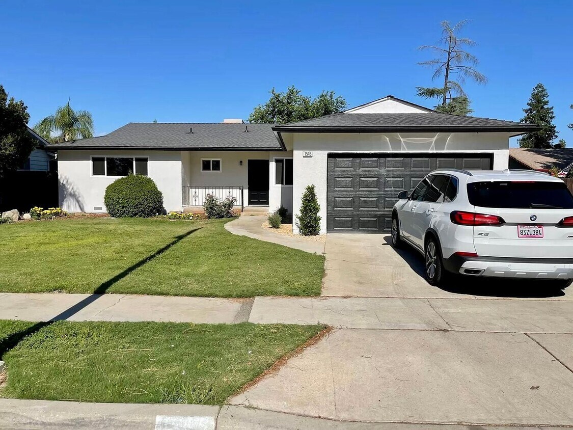 3 br, 2 bath House 1545 Sunnyside Ave House Rental in Clovis, CA
