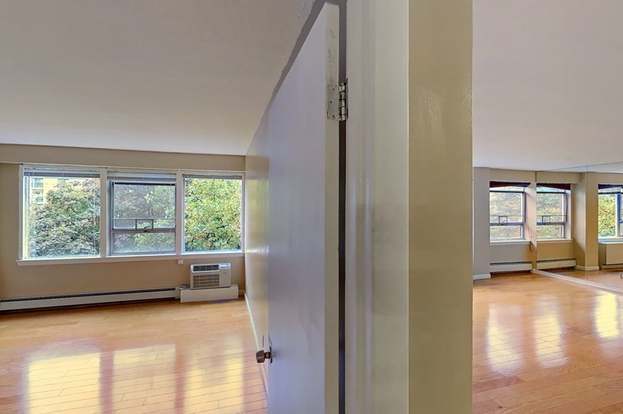 Foto del edificio - 10 Hammond Pond Pkwy