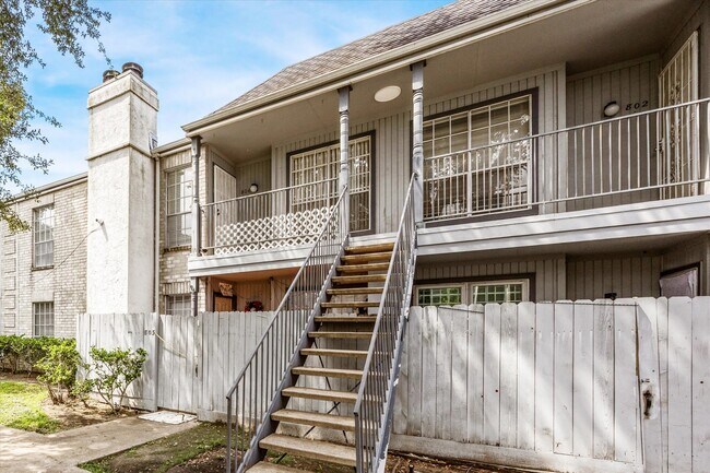 Foto del edificio - 6606 De Moss Dr