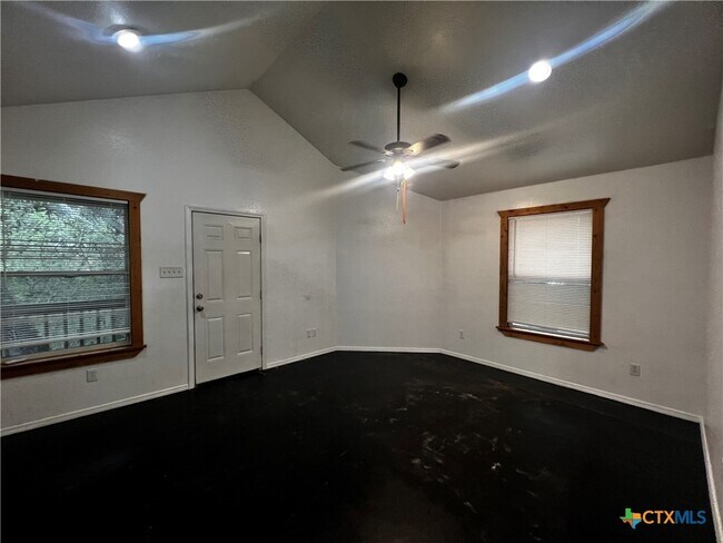Foto del edificio - 41170 FM3159