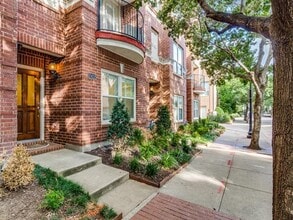 Building Photo - 2412 Worthington St