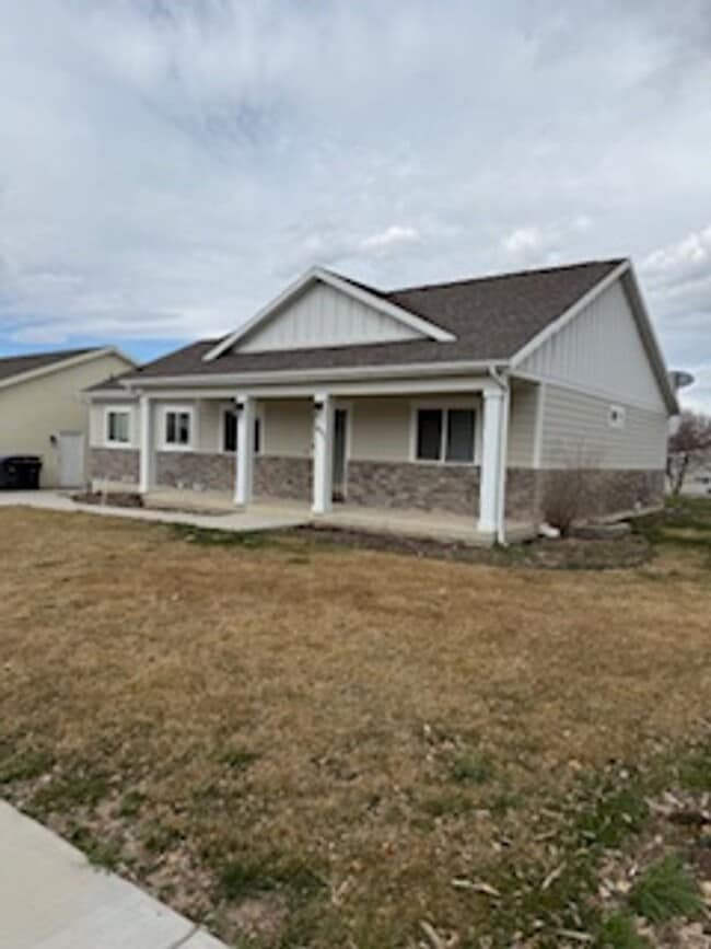 Building Photo - Marvelous