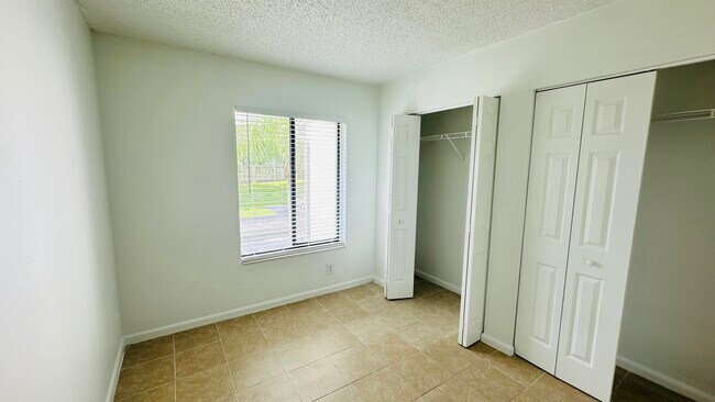 Building Photo - 1006 Green Pine Blvd