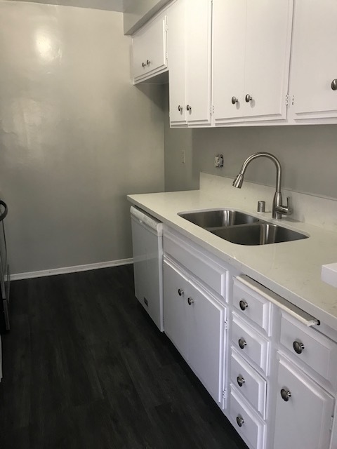 Foto del edificio - 11806 Gorham Ave