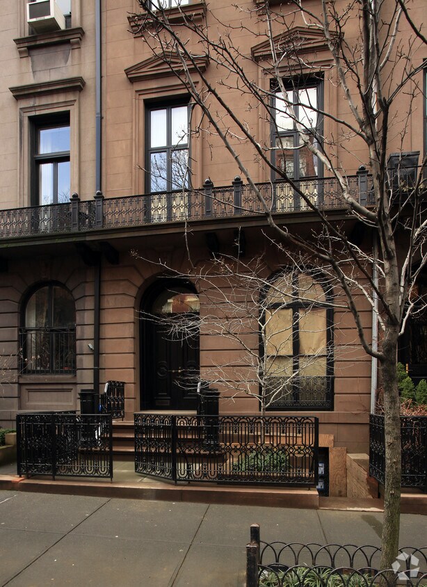 Building Photo - 34 W 10th St