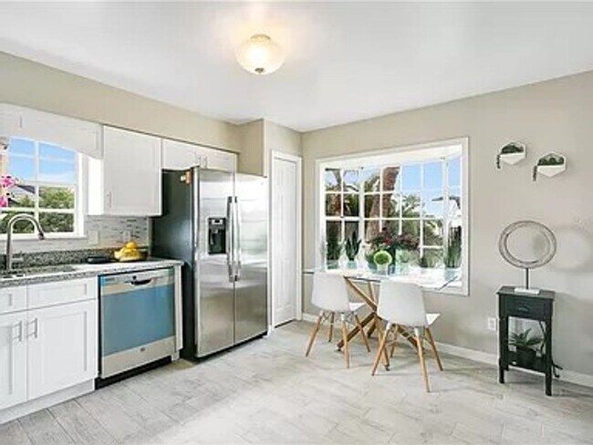 Foto del edificio - Deerwood Living at Its Best – 4-Bed, 3-Bat...