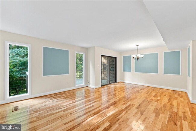 Building Photo - 2224 Glencourse Ln
