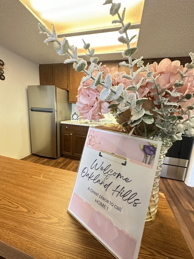 Bienvenido a Oakland Hills - Oakland Hills | Single Story Apartment Homes