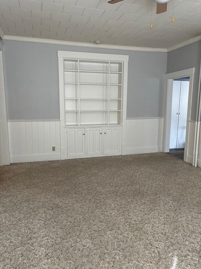 Living room - 910 5th Ave S