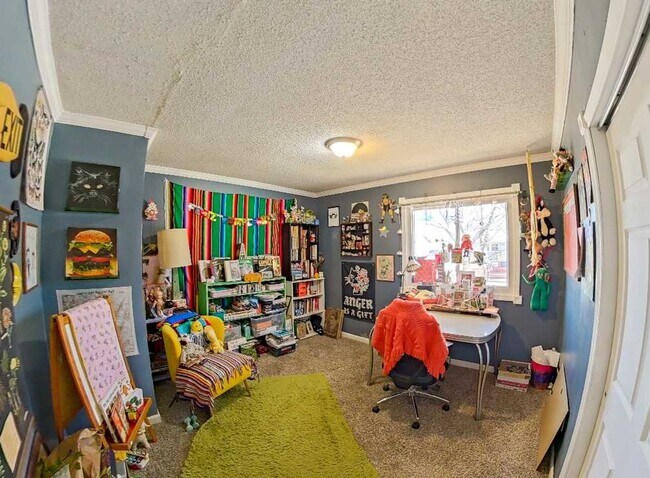 Foto del edificio - Fenced-in Yard + Finished Basement + Bonus Room/Office! Available July 3rd!