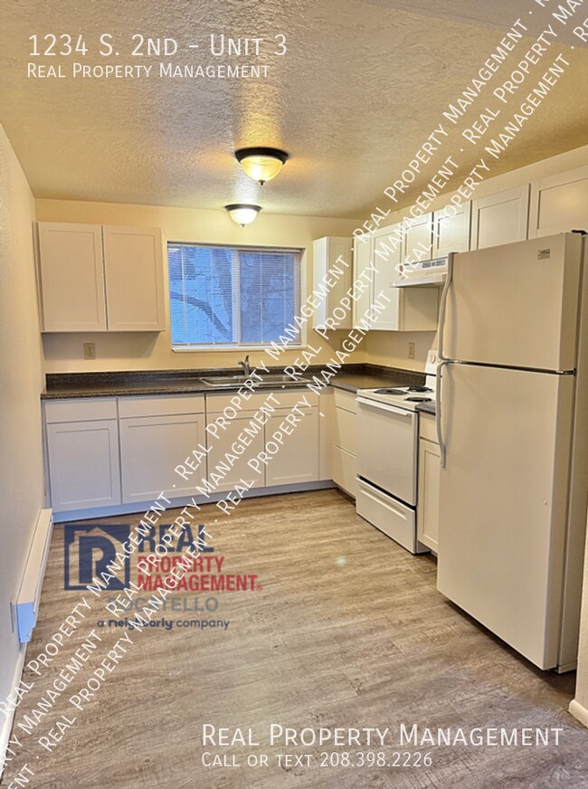 Foto del edificio - MOVE INSPECIAL - 2 Bed 1 Bath apartment - ...