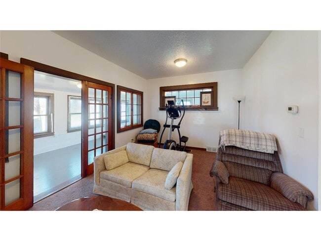 Building Photo - 245 S Main St