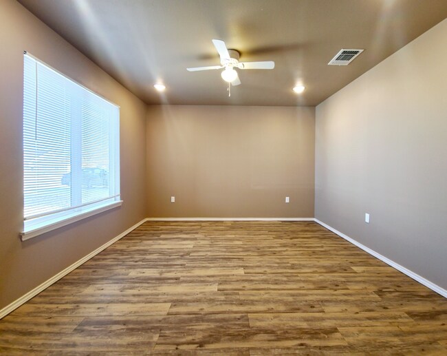 Foto del edificio - PRE-LEASE SPECIAL: Cozy 3-Bedroom, 2-Bathroom Home with Garage in East Lubbock