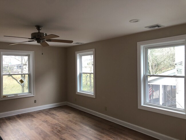 Open concept living/dining room - 23 Mill St