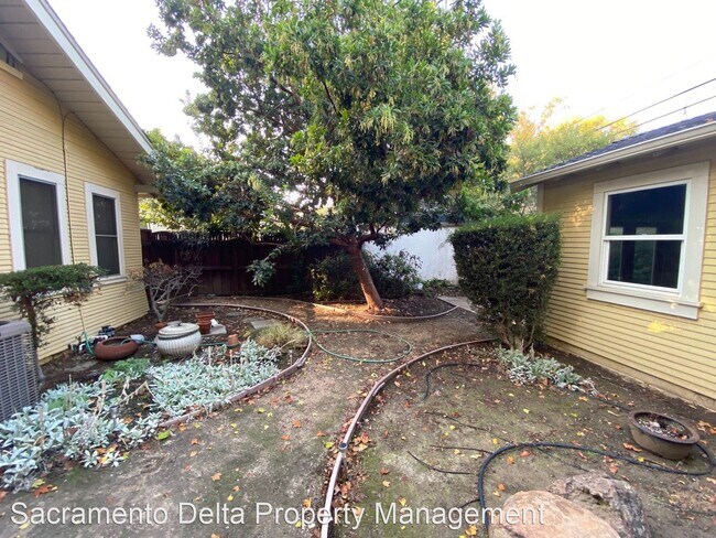 Building Photo - 2 br, 1 bath House - 2700 Harkness Street