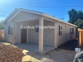 Building Photo - 827 Bedford Dr