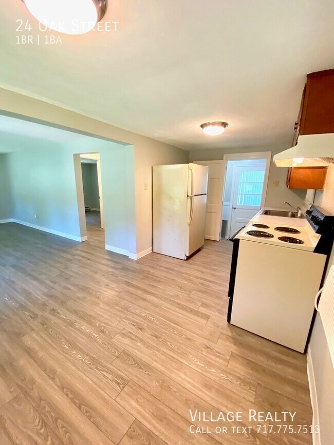 Building Photo - Roomy 1-bedroom Cottage with basement, gar...