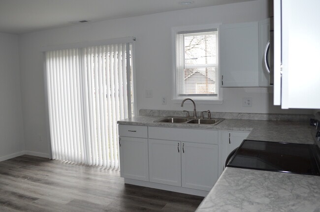 Kitchen - 800 S Diamond St