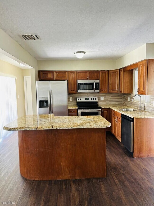 Foto del edificio - 2 br, 2 bath House - 1740 NE 64th St