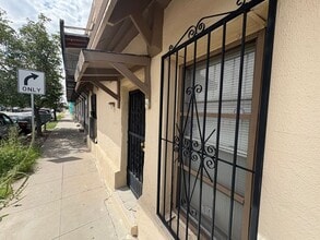 Building Photo - 809 S Kansas St