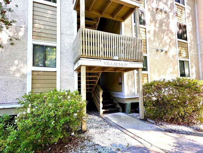 Foto del edificio - Close to Beach, Shopping, Restaurants!  Fu...