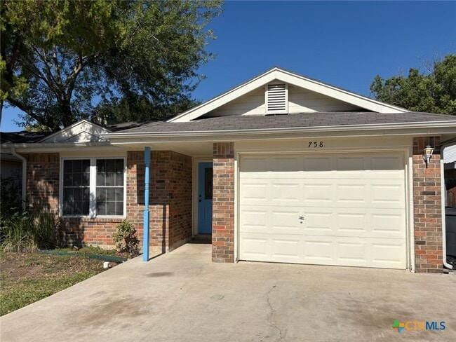 Building Photo - 758 Briarbend Dr