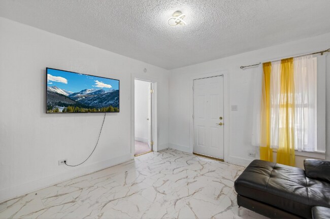 Foto del edificio - 307 E Oak St