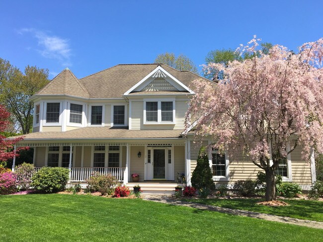 Building Photo - 3 Fresh Meadows Ln