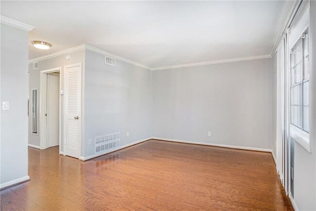 Building Photo - 2950 N Dekalb Dr