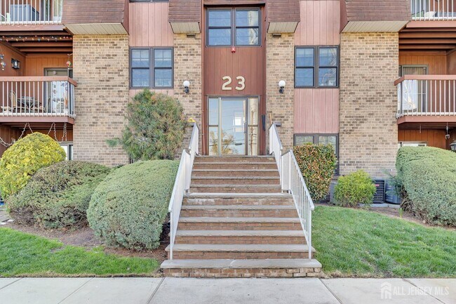 Building Photo - 275 Alpine Way